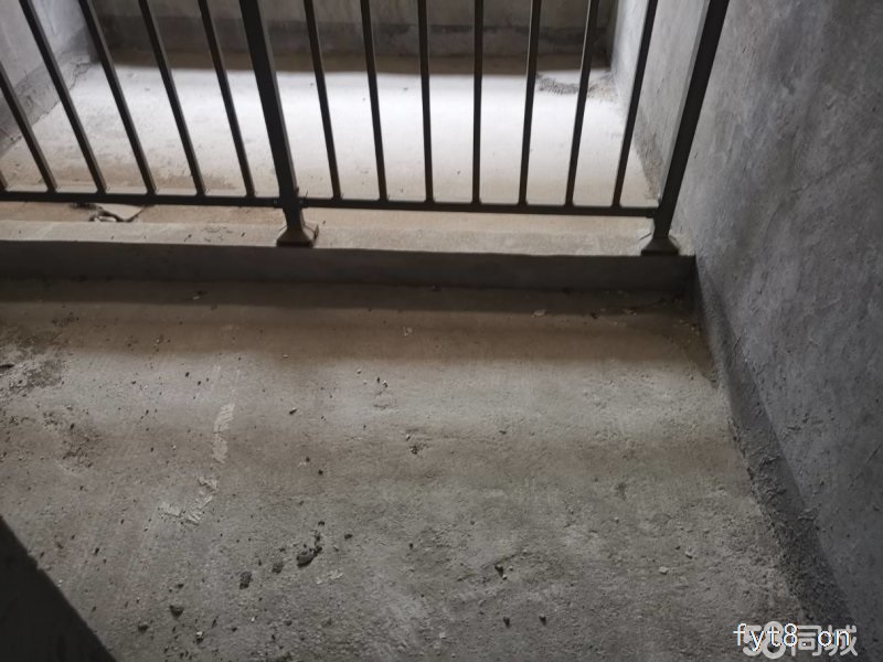 金马中央公馆 118平 72万 急卖 4个房间房 玉泉学校