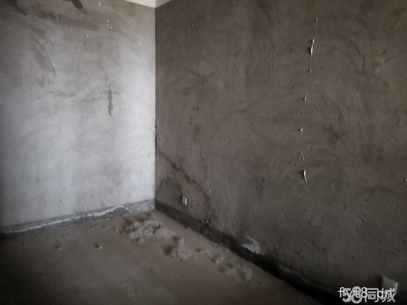 金马中央公馆 118平 72万 急卖 4个房间房 玉泉学校