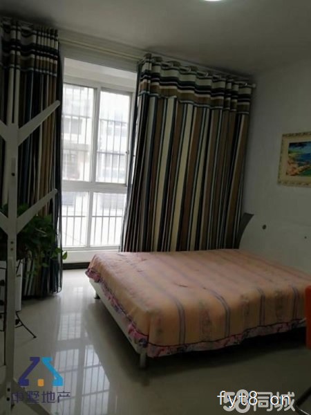 华联商厦旁 中间楼层大三室 采光户型好精装修家具家电全送